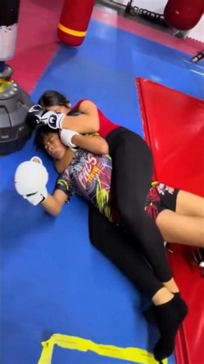 Jiujitsu Girl vs Boxer Guy