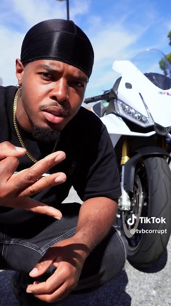 If you ride a motorcycle… You NEED to know these hand signals! | motorcycle hand signals