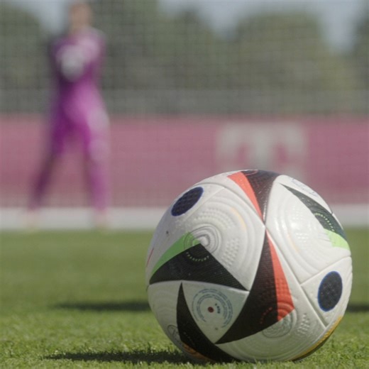 Das Spiel selbst bestimmen - mit T Cloud! Auf Siegeskurs mit T Cloud - Profi-Team-Ansatz für volle Kontrolle und digitale Souveränität: Technisch, regulatorisch und geschäftlich genau auf Ihre Anforderungen abgestimmt. Mehr erfahren: http://ms.spr.ly/6181sf1KX | T-Systems International