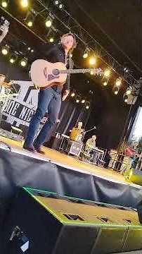 Joe Nichols opening song "Yeah" live