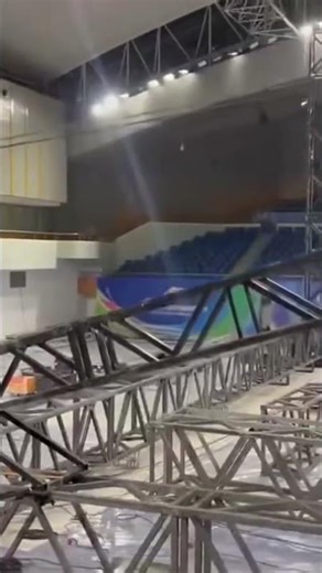 Electric lifting of shelf column