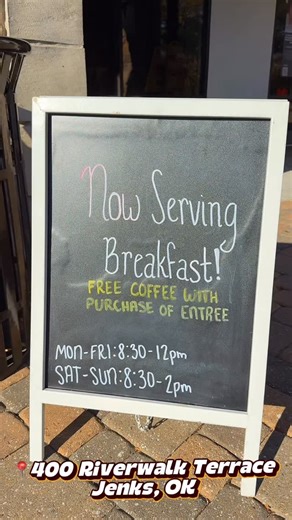 Tre' Smith on Instagram: "Wake up y’all, District Burger just entered the BREAKFAST chat 👀🔥 They’re now serving morning plates at both the Jenks Riverwalk & Broken Arrow locations, and the first 10 tables get a FREE cinnamon roll… so don’t play around and pull up early. French toast club sandwiches, giant biscuit stacks, loaded breakfast bowls, craft coffee… yeah they’re really trying to win breakfast this year 🤣 Tag the person you eat breakfast with and tell ‘em we outside early tomorrow 🗣️