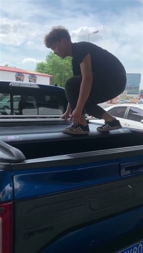 Ford F-150 Raptor Electric Roll-Up Tonneau Cover Test — Watch the Tailgate Lock. #youtubeshorts