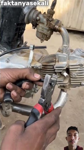 This man gives simple tips for motorbike spark plug problems #short #repairs #tipsandtricks