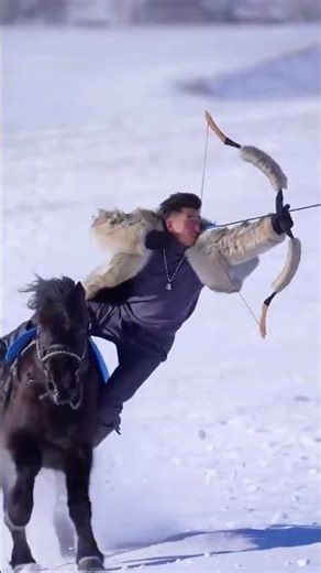 Awesome Mongolian horse archery skills.