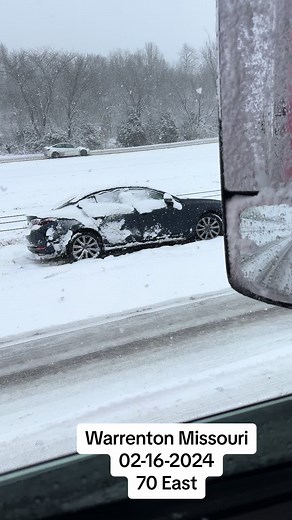 #usa_tiktok #snowstorm #winter #trucks #accident #police #snow #staysafe #snowday #trucksoftiktok #missouri #warrenton #usa🇺🇸