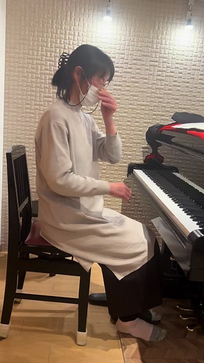 お母さんと一緒にピアノ演奏！アナ雪の曲