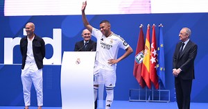 "Sonhei muito em estar aqui": Mbappé apresentado como jogador do Real Madrid