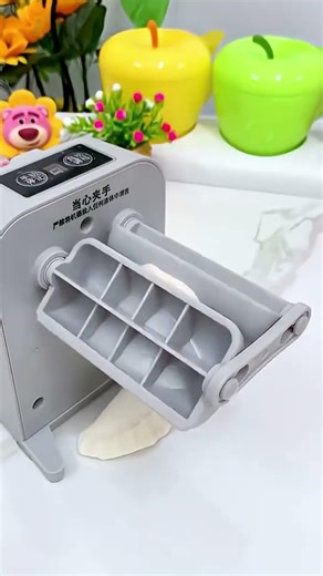 This Automatic Dumpling Machine Is a Game Changer for Home and Business