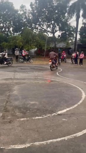 13 reactions | Còn 2 hồ sơ thi ngày 16/12, bạn nào muốn thi thì nhanh tay nhấc máy alô nhé 0979098922, có hỗ trợ dạy học lý thuyết, thực hành, máy tính. | Nguyễn Hợi | Facebook