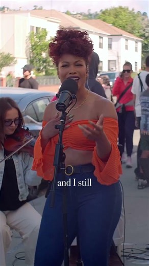 🎤🎻 She sang with nothing but a string quartet #livemusicla #vocalist #busking #onthestreet