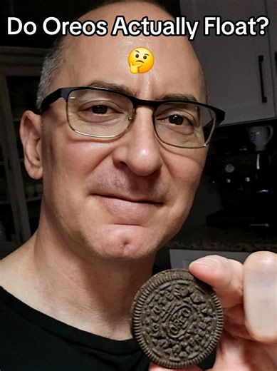 I love dunking Oreos in milk or coffee ☕🍪 But these gluten-free Oreos FLOAT… and the regular ones don’t 😳 Yeah, I had to find out why. #oreo #snackscience #foodtok #justcurious