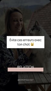 Tu veux une vraie relation de confiance avec ton chat ? Voici 5 erreurs à éviter qui peuvent fragiliser le lien avec ton chat😿 Les chats apprennent par association : si tu deviens source de stress ou d’inconfort, il va s’éloigner. Mais si tu changes ça et qu’il t’associe à du positif, tu peux créer une vraie relation de confiance ✨ Dans ce réel, je t’aide à éviter ces erreurs — et à construire un lien apaisé et complice 🐾 👉 Et si tu veux aller plus loin, j’ai écrit un livre complet pour t’aid