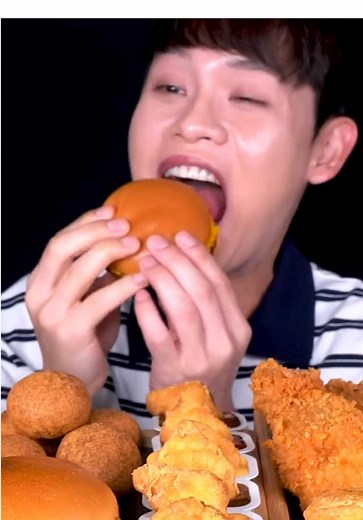 #bonggil_asmr McDonald’s #koreanmukbang #eatingsounds #mukbangs #bonggil #fyp