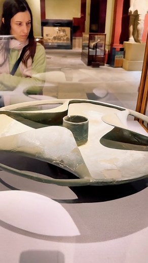 Known by several names Sabu Disk, Tri-Lobed Disk and the Schist disk is a delecte and unique item from the firt dynasty of ancient Egypt #travelgoals #myegypt #Egypt #thisisegypt #pyramids #egyptology #travelphotography #pyramidsofgiza #travelblog #traveltheworld #travelblogger #ancientegypt #2025goals #fblifestyle #sam_mayfair | Sam Mayfair