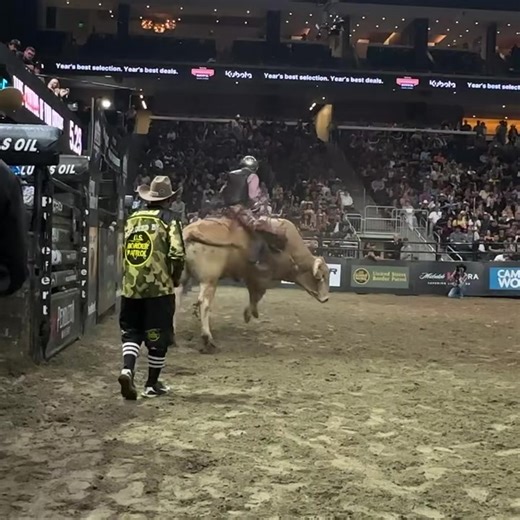 117K views · 2.6K reactions | The Man Andrew Alvidrez 88.25 for the win at the Wrangler PBR Saturday’s performance! 鸞 | Cowboy Lifestyle Network | Facebook