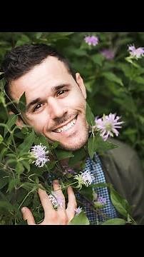 How Different People Pose for a Picture