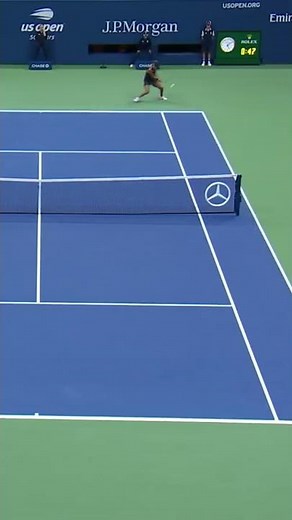 Serena Williams' INCREDIBLE drop shot! 👌