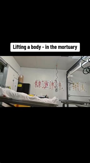 Lifting a body - in the mortuary#embalming #funeral #embalmer #mortician #endoflifecare