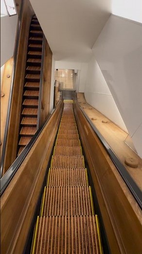 Macy’s NYC wooden escalators sound amazing #wooden #escalator #macys