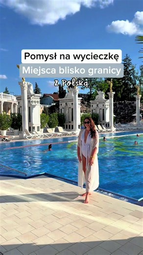 Pomysł na wycieczkę do pięknych miejsc blisko granicy z Polską ♥️☺️Koniecznie zapiszcie te miejsca na swoją listę! 🇸🇰 📍 Szczyrbskie Jezioro / jedno z najpiękniejszych tatrzańskich jezior, idealne na spokojny spacer z górskimi widokami. 📍 Ścieżka w Koronach Drzew Bachledka - wyjątkowa atrakcja, która pozwala podziwiać panoramę Tatr z zupełnie innej perspektywy. 📍 Janosikowe Diery - malowniczy szlak prowadzący przez wąwozy, mostki i wodospady. 📍 Terchová - klimatyczna miejscowość słynąca z f