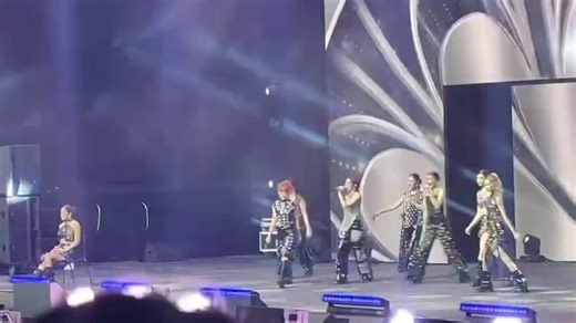 First live performance of "Zero Pressure" ft. Aiah (nagka leg cramps) | Rox