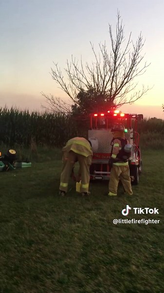 Its been quiet for a while and the boys felt it in the air… (Check out Quinn’s guardian angel device on the back of his helmet given to him by @That guy ) #littlefirefighter #quinn #fireman #quinnfireman #lilstation5 #littleliberty #LS5 #tractoraccident #injuryaccident @Guardian Angel Devices