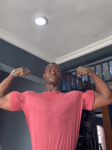 show me your biceps 🤣🤣 #val #valentinesday #valentine #biceps #gym