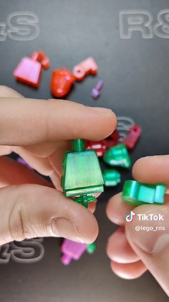 Лего R&S: оригинальные минифигурки или качественная поделка?