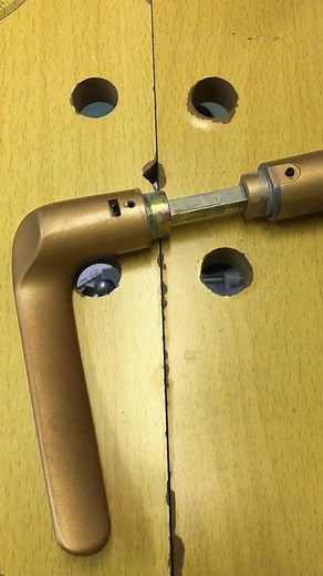 長沢 ドアノブ 外し方｜専用治具なしでレバーハンドルを取る方法