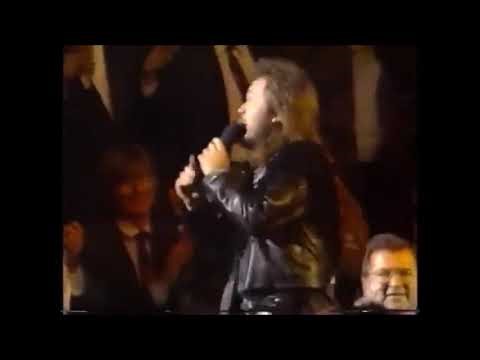 BRIAN SETZER with TRAVIS TRITT - Burning Love (Billboard Music Awards, 9.12.92)