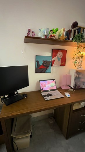 Decor phòng trọ: dán decal bàn học và giấy dán tường dễ làm