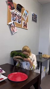 7.5K views · 102 reactions | Vánoční atmosféra na place Kamarádů je v plném proudu! David se Stázkou se vrhli do zdobení věnců a bylo u toho dost veselo! 藍 Jak se těšíte na Vánoce vy? 殺 | Prima_ZOO | Facebook