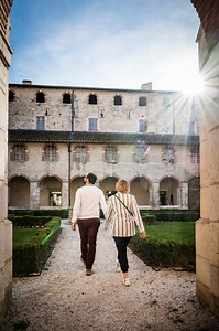 Découvrir Saint-Sever, c'est s'imprégner d'un patrimoine batî et historique exceptionnel 😍 Cette cité landaise recèle de trèsors architecturaux, dont l'impressionnante Abbaye bénédictine inscrite au patrimoine mondial de l'UNESCO au titre des chemins de Compostelle ⛪🥾 ℹ️ Les Lieux de la vidéo : ⛪ Abbaye de Saint-Sever 🏛️ Le cloitre de l'Abbaye 🍽️ Restaurant L'Art des Mets 🏛️ Le Musée d'art et d'histoire du Cap de Gascogne dans le Couvent des Jacobins 📌 Saint-Sever, Landes. 🔗 Landes Chalos