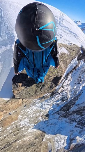 72 reactions |  BASE jumping: a sport that grows every year Each...