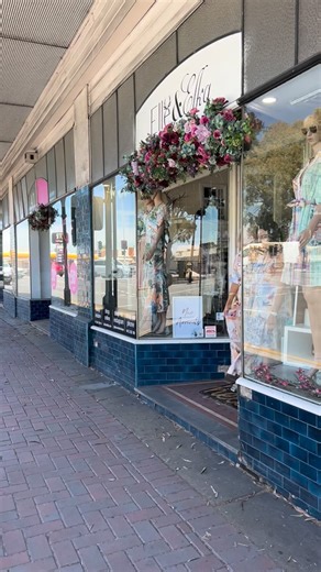 @evelynstylefile and @leeleestylefile are looking fabulous in the new Kachel collection - just landed today 🫶🏻 Inspired by the Amalfi Coast, this print is perfect for sunny spring days. Shop online or in-store 🐚 | Elle & Elka