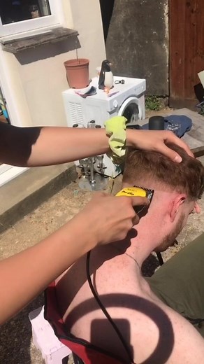 The stressful journey of cutting my boyfriends hair🥱 0-100🥵🥵 #cuttinghair #skinfade #helpingthehomeless #hairdresser #proffesional