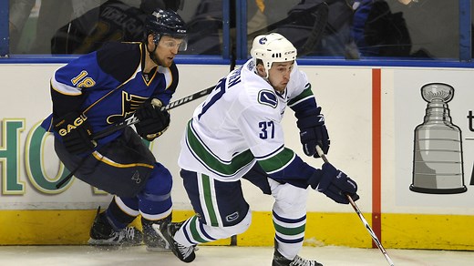 Top 10 Canucks fights of all time: Honourable Mention – Rick Rypien vs. Hal Gill