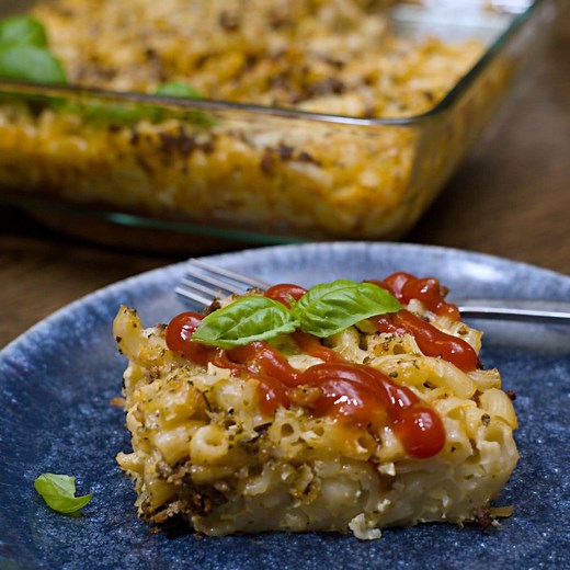 Finnish macaroni casserole-makaronilaatikko