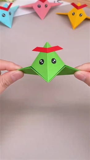 Handmadecraft on Instagram: "Let's make origami together! Super simple bird origami, you can learn it at a glance, fold it with your children! #Parent-child craft #childrencrafts Kindergarten crafts #handmade origami #origami #origami toys #diy #handmade #craft #handmadediy #kindergarten #handmadecraft #papercraft #CreativeArt #hometoys #toys"