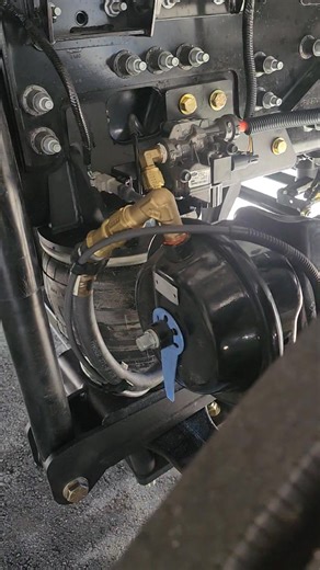 Psssssss 💨💨💨💨 We have Air-ride suspension dialed in! If your looking for a suspension upgrade for your medium duty truck- Extreme Supertruck is your go to source! www.extremesupertruck.com www.extremesupertruck.com www.extremesupertruck.com | Extreme Supertruck