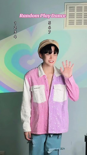 How many songs do you know? 🩷 #kpoprandomdance #randomplaydance #kpop #kpopfyp #illit #lesserafim