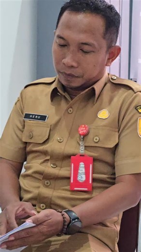 Berita Sragen on Instagram: "Terbongkar Ternyata Segini Gaji Perangkat Desa di Sragen dengan tambahan tanah Bengkok !! Hal ini disampaikan langsung oleh Kepala Bidang Penataan dan Pembinaan Administrasi Desa Dinas PMD Sragen Heru Cahyono pada Berita Sragen Senin 26 Januari 2026. #Sragen #Beritasragen #Infosragen #Beritasragenhariini #Perangkatdesa #Gajiperangkatdesa #schoolannouncement #schoolnews #gooddeed #india #contest #publicnotice #morningcommute #communityfirst #communityupdate #photoshar