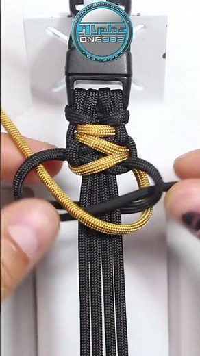 How to Make a Paracord Bracelet Solomon Cobra Knot