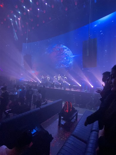 到时间喝酒了，帅哥美女的夜晚