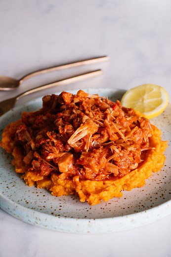 You NEED to try The Tasty K’s vegan brisket recipe 🤤 The aromatic flavors & delightful jackfruit will make your #Passover unforgettable. Full recipe 👇 | PETA (People for the Ethical Treatment of Animals)