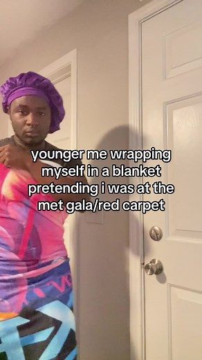 Embracing Cozy Fashion: Blanket Capes and Red Carpet Dreams