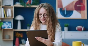 Retrato de la señora de negocios: video de stock (totalmente libre de regalías) 3465059915 | Shutterstock