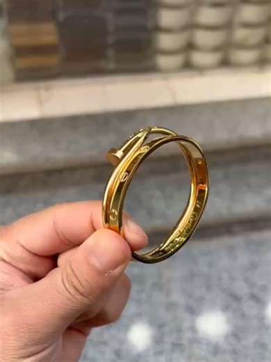 Affordable Beauty: Explore EVA Accessories in Egypt