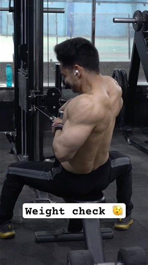 100 KG WITH ONE HAND 💪 #youtubeshorts #backworkout #ytshorts #fitnessshorts #gymworkout #gym